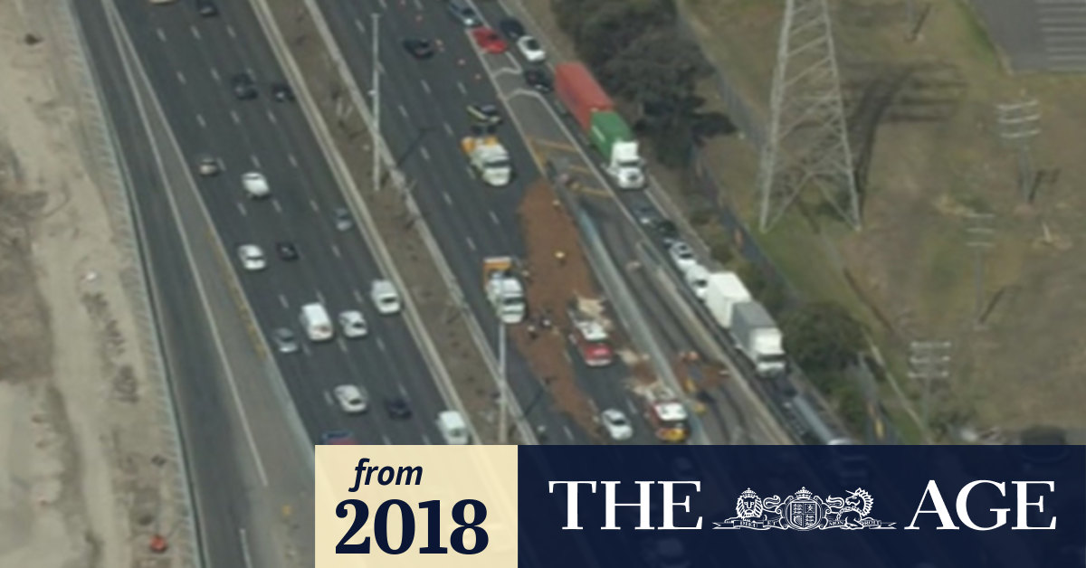 Video Collision closes West Gate Freeway